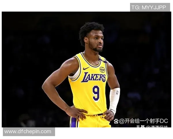 湖人&老鹰更新明日竞赛伤病名单：里夫斯詹姆斯等缺阵&特雷杨伤停